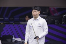 생각에 잠긴 김민석 ‘다음 공은 어떻게?’ [광주 당구월드컵 포토]