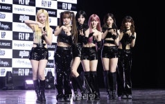포즈 취하는 트리플에스 neptune