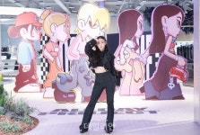 애니 올데이 프로젝트 팝업스토어에서