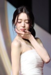 유나, 이기적인 미모