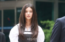 다니엘, 뉴진스 퇴출 후 첫 활동…SNS 라이브로 소통 예고