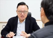 갤럭시 신화 고동진 AI 시대, 반도체를 정치 논리로? 민주당 참 한심 [인터뷰]