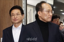 기자회견장 들어서는 이철우-추경호