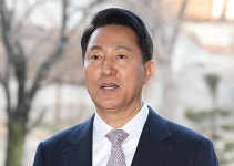 오세훈, '명태균 의혹' 첫 공판 출석…