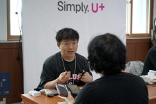 "왕복 배편 하루 한번인데…유심 갈러 뭍으로?" LG유플, 섬마을 간 이유[르포]