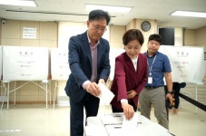 [6·3 픽] 양향자, 배우자와 사전투표…정쟁 아닌 미래 이야기하는 경기도 돼야