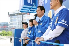앤투어원주지사 | [6·3 픽] 원주 선거유세 나선 우상호 민주당 강원도지사 후보