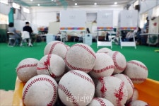 [6·3 픽]청구초 야구부 실내연습장에 설치된 투표소