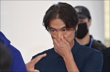 홍명보, 귀국 이틀 만에 미국행 “할 이야기는 있다”…내분설도 부인