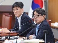 내년 최저임금 1만700원 확정…올해보다 3.7% 인상