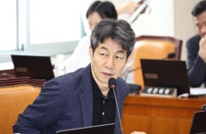 '친문' 윤건영, 유시민 비판에 일부 공감…