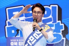 연설하는 김민석 더불어민주당 당대표 후보