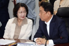 미래대응기금 당정협의 참석한 추미애 경기도지사