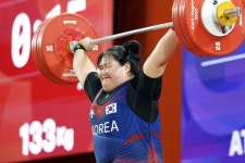 역도 박혜정, 한국 신기록 세우며 값진 은메달…우승은 중국 리원원