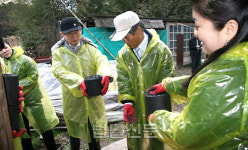 서울동부지법, 사랑의 연탄 전달식 가져