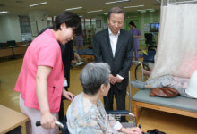 조현관 중부국세청장, 수원보훈요양원 찾아 봉사