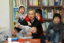 [수송동 25시]오늘은 희망전도사…복지시설 방문한 국세청장