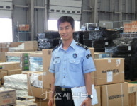 [관세청의 숨은 일꾼]최봉구 인천공항세관 화물정보분석과 관세행정관짝퉁 검사, 하나하나 조심…정보분석·감(感) 중요