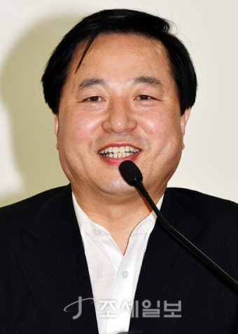 [포토]대선출마 D-4 '기자회견 김두관'