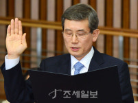 [포토]선서하는 고영환 대법관 후보자