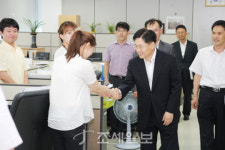 김덕중 중부국세청장, 동수원세무서 순시