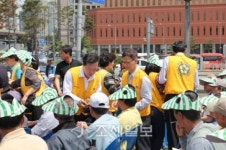 남대문세무서, 쪽방촌 노인 위로잔치 봉사 참여