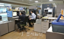 [인천공항세관 현장을 가다]-입국장편①손님은 왕 문화…남몰래 가슴 멍드는 관세 지킴이들