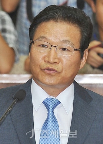 [포토]답변하는 김용판 전 서울지방경찰청장