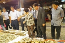 [동작서]노량진 시장 찾은 세무서장…세정지원 약속