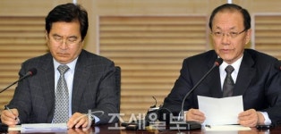 [포토] 세월호 대책회의 모두발언 하는 황우여 새누리당 대표