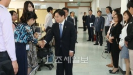LF군산수송헤지스종합 | [수송동25시]무더위 속 '현장' 찾아 움직인 김덕중 국세청장