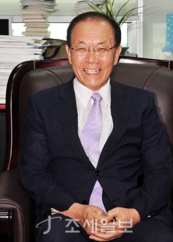 [포토]밝게 웃는 황우여 새누리당 의원 내정자