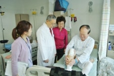 서울나우병원, 한국형인공관절 수술 3300례 돌파