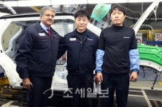 마힌드라 회장 경영 개선 후 생산직 단계적 복직