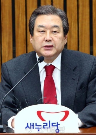 여야 합의 내용 설명하는 김무성