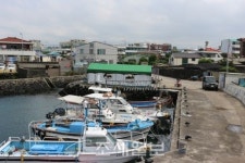 구석구석 슬로슬로 제주도 도보여행 ⑧ 동화 같은 신촌 돌담길 걷다가 조천 마을 이르니 바다가 앞 마당