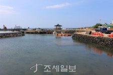 구석구석 슬로슬로 제주도 도보여행 ⑮ 파도·뱃고동 소리 벗삼아 걷는 곽지~한림…해변의 길손, 추억의 발자욱 남기다