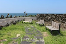 구석구석 슬로슬로 제주도 도보여행 ⑮ 파도·뱃고동 소리 벗삼아 걷는 곽지~한림…해변의 길손, 추억의 발자욱 남기다