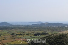 구석구석 슬로슬로 제주도 도보여행 ⑳ 은빛 억새 나부끼는 다랑쉬·용눈이 오름…슬프도록 아름다운 사연 간직