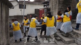 [나성동 Story] 연탄에 마음을 담아…국세청봉사단 성북동에 떴다