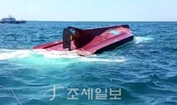  부산 앞바다서 멸치잡이 어선 전복…바다 빠진 선원 9명 모두 구조