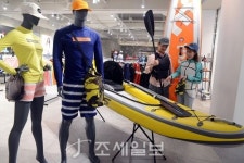  [포토] 롯데백화점 광복 올 여름 해양스포츠 한 번 즐겨볼까?