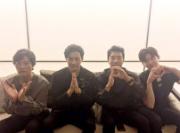 브이아이피 예매율 1위 인증샷 공개…장동건·이종석 손 하트 눈길