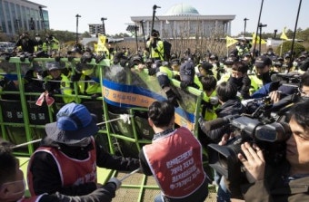 '국회 폭력 시위' 민노총 위원장 등 33인 전원 석방…불구속 수사