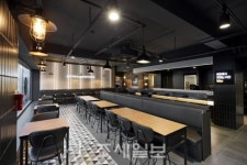 bhc치킨,   올해 첫 서울 직영점 ‘신사역점’ 오픈