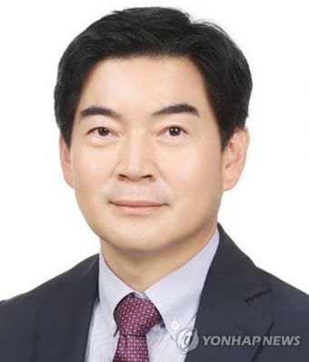 서울대 ‘윤석열·정순신 父子’ 비판 대자보… “尹 탄핵하라“