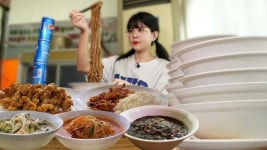 한식 프랜차이즈 경성밥상, 인기 유튜버 먹갱과 먹방 콜라보