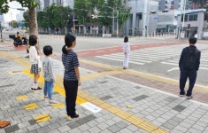 DGB대구은행, ‘어린이 교통안전 노란발자국 설치 사업’ 후원금 전달