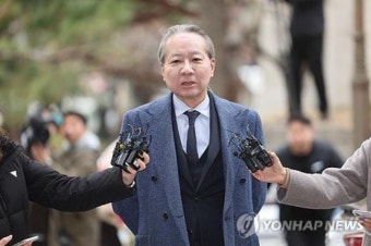 경찰, 의협 간부 첫 소환 조사…주수호 