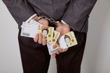 뇌물수수 혐의 전직 대구지방국세청장, 구속 면해